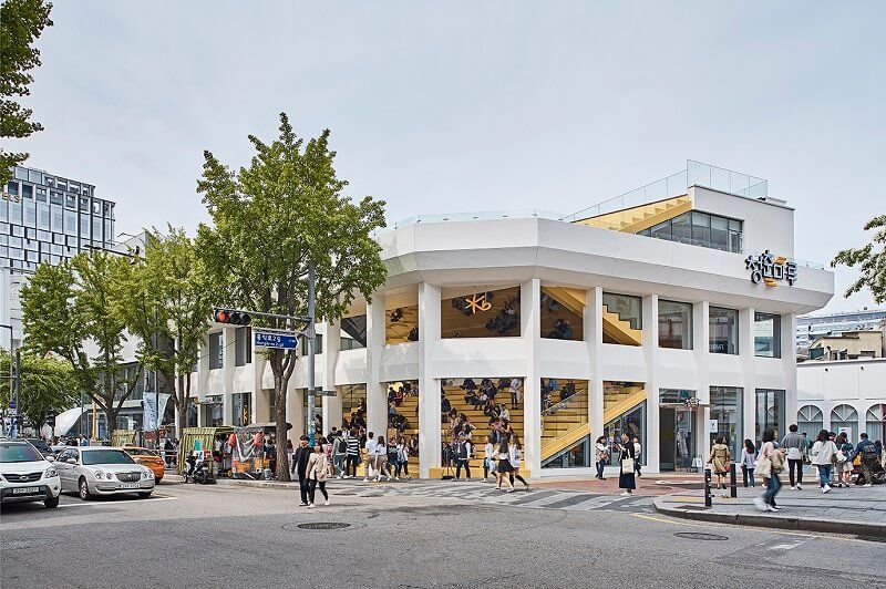 Đại học Hongik – Trung tâm sáng tạo nghệ thuật và thiết kế hàng đầu Seoul 4 Hình ảnh sinh hoạt của sinh viên