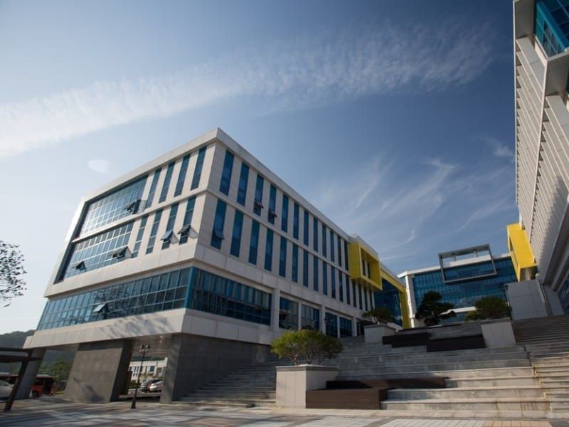 Đại học U1 – Lựa chọn du học phù hợp? Phân tích từ VKE 2 Khung cảnh Đại học U1